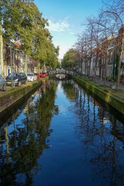 Gamla Kanalen Nära Amsterdams Centrum Med Bro Synlig Fjärran — Stockfoto