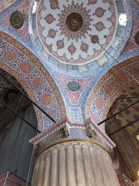 Tiro Vertical Uma Mesquita Azul Istambul Turquia — Fotografia de Stock