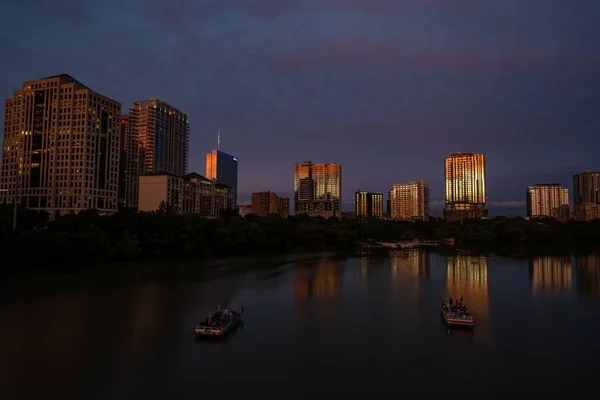 Drone Tiro Barcos Lago Cidade Com Arquiteturas Austin Segundo Plano — Fotografia de Stock