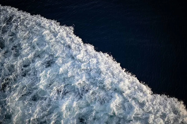 Uma Vista Aérea Espuma Ondas Mar — Fotografia de Stock