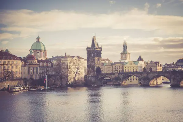 Malebný Záběr Karlův Most Středověkou Architekturou Historickým Filtrem Praze — Stock fotografie