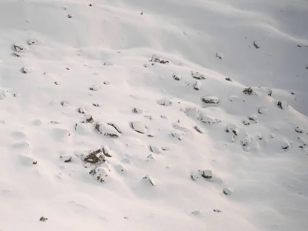Cenário Rochas Cobertas Neve Inverno — Fotografia de Stock