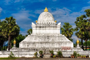 Luang Prabang, Laos 'taki Wat Visoun tapınağının manzarası.