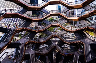 Manhattan, New York 'taki Vessel Hudson Yarda Yenileme Projesi' nin güzel bir manzarası.