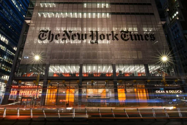 Luzes Trilha Frente Prédio New York Times — Fotografia de Stock