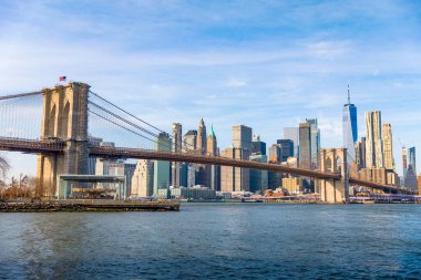 Brooklyn Köprüsü Parkı 'ndan New York Şehri silueti