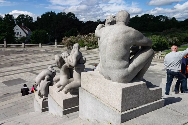 Beautiful Sculptures Vigeland Park Sunny Day Tourists Oslo — Stock Photo, Image