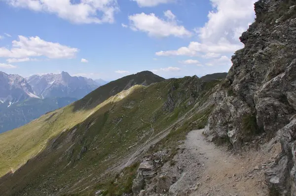 Krásná Krajina Velkých Horách Alp Itálii Pod Modrou Oblohou Slunečného — Stock fotografie