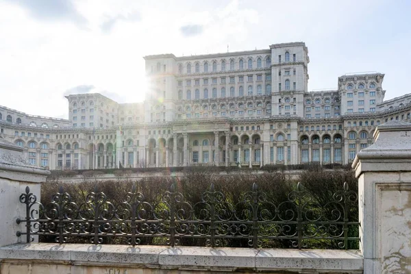 Uma Vista Edifício Parlamento Bucareste Pela Manhã Roménia — Fotografia de Stock