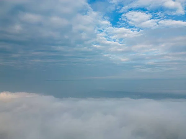 Widok Lotu Ptaka Białymi Chmurami Horyzoncie — Zdjęcie stockowe
