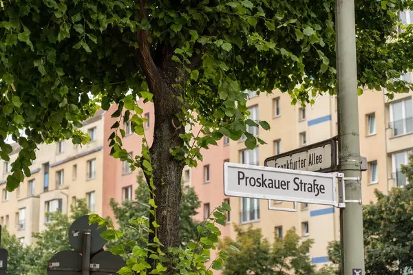 Sinal Estrada Proskauer Strasse Fundo Edifício Bege Berlim Alemanha — Fotografia de Stock