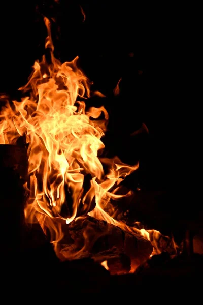 Şenlik Ateşinde Yanan Odun — Stok fotoğraf