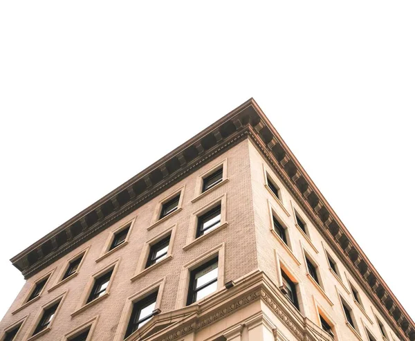 Eine Flache Aufnahme Eines Hellbraunen Gebäudes Gegen Den Himmel — Stockfoto
