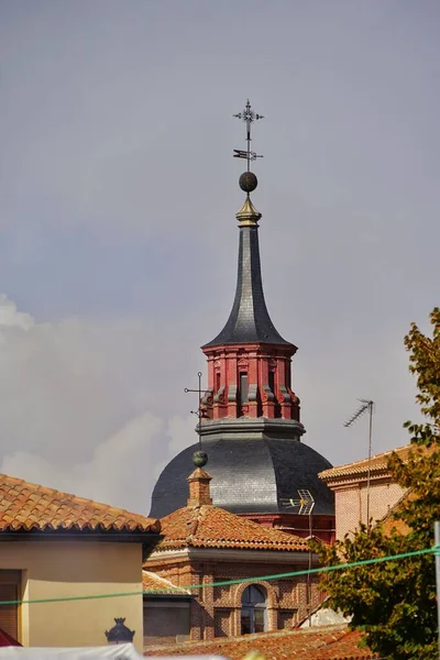 Фасад Здания Церкви Фоне Голубого Неба — стоковое фото