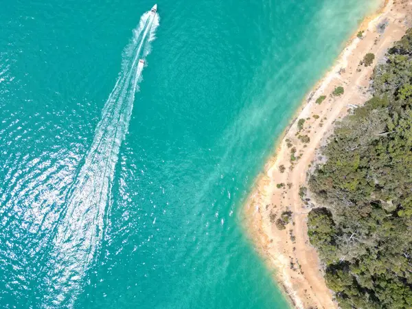 Aerial Top View Shot Boat Blue Sea Landscape — Stock Photo, Image