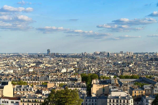 Een Stadsgezicht Met Gebouwen Een Zonnige Dag Parijs Frankrijk — Stockfoto