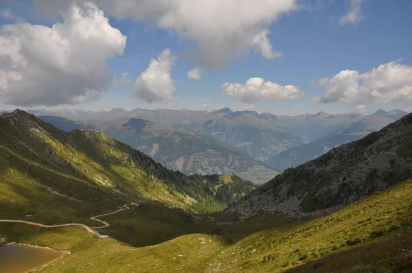 Een Prachtig Landschap Van Grote Bergen Van Alpen Italië Onder — Stockfoto