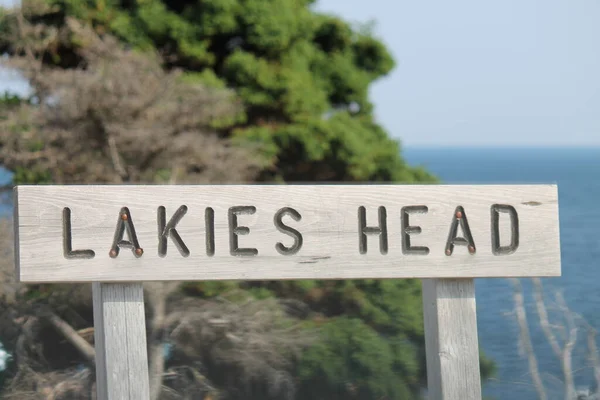 Das Lakies Head Holzschild Mit Meereslandschaft Hintergrund — Stockfoto
