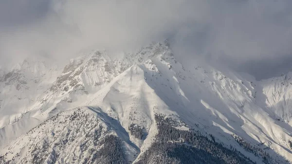 Ένα Όμορφο Πλάνο Της Σειράς Nordkette Χιονισμένα Βουνά Καλύπτονται Από — Φωτογραφία Αρχείου