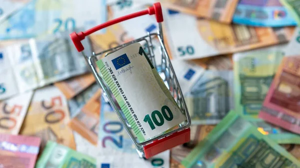 Uma Vista Superior Dinheiro Das Notas Euro Num Carrinho Compras — Fotografia de Stock