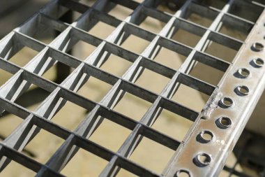 Utrecht, Hollanda 'daki bir merdivenin metal ızgarası..