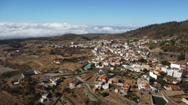 Vilaflor köyü bir tepenin yamacında, Tenerife, havacılık.