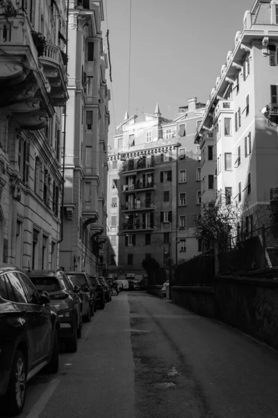 意大利热那亚的一张一天的垂直照片 展示了该市的日常生活 — 图库照片