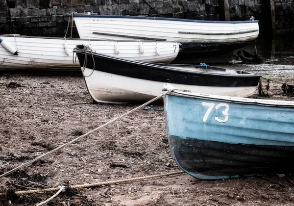Лодки Время Отлива Tignmouth Back Beach Девоне — стоковое фото