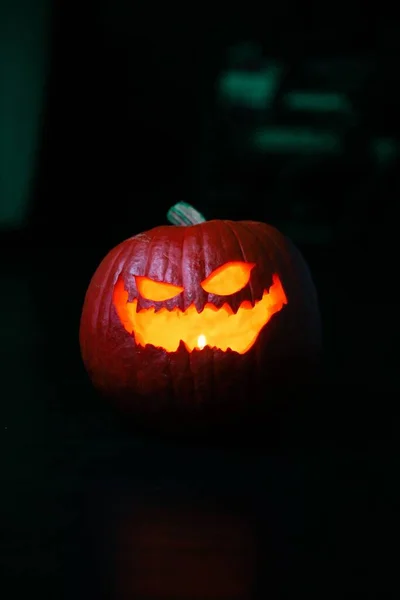 Vertical Closeup Candlelight Flame Carved Pumpkin Halloween Scary Face — Stock Photo, Image
