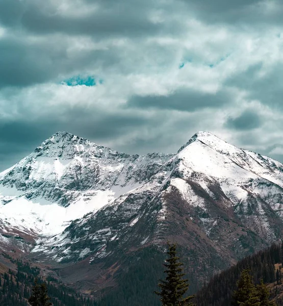 Dağların Karlı Zirveleri — Stok fotoğraf