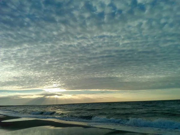 Rüzgarlı Bir Günde Güneşli Bir Günde Harika Bir Sahil Manzarası — Stok fotoğraf