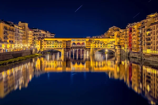 Floransa Nın Gece Binalarla Çevrili Havadan Görünüşü — Stok fotoğraf
