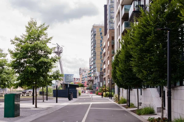 Moderno Complexo Apartamentos Com Varandas Durante Verão Greenwich Londres — Fotografia de Stock