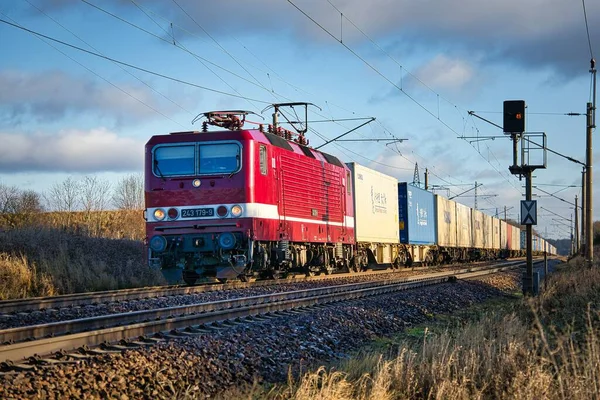 Stock image A train on railroad surrounded by trees