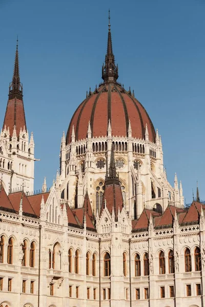 Magyar Parlament Épületének Vertikális Képe Budapesten — Stock Fotó