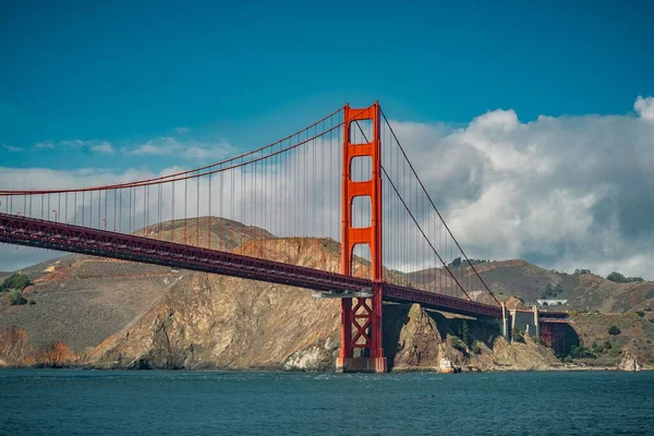 Cielo Azul Con Nubes Blancas Sobre Puente Golden Gate San —  Fotos de Stock
