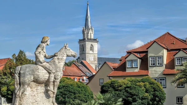 Церковная Башня Статуей Бад Лангензальце — стоковое фото