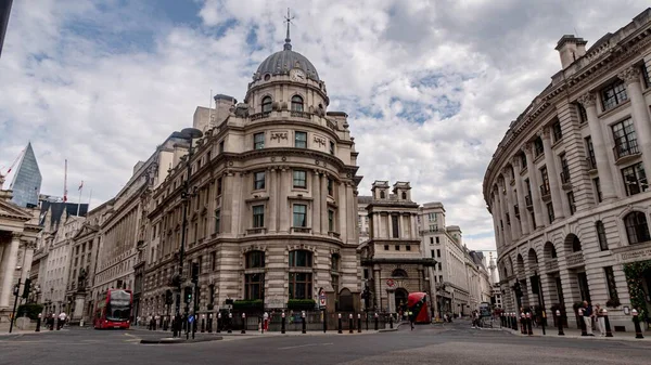 Χαμηλή Γωνία Κτιρίου Και Υπόγειων Σταθμών Της Τράπεζας Στο Λονδίνο — Φωτογραφία Αρχείου