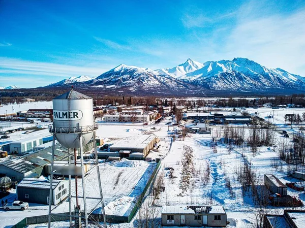 Palmer Alaska Karla Kaplı Endüstriyel Binaların Kulesinin Hava Görüntüsü — Stok fotoğraf