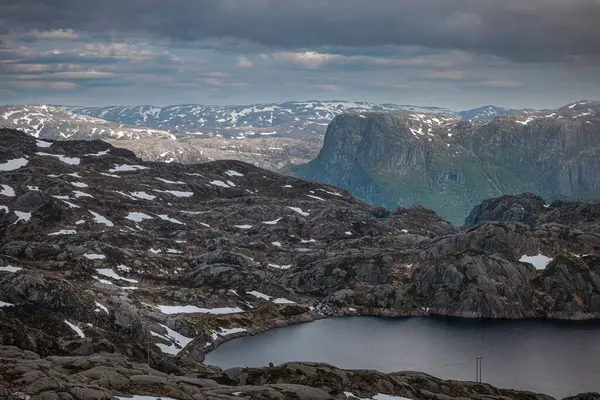 Luftaufnahme Des Felsigen Hochlandes Mit Schneeflächen Lyseveien Norwegen — Stockfoto