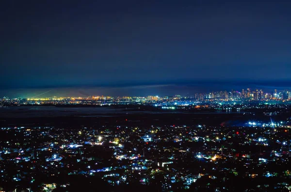 Uma Paisagem Urbana Aérea Com Luzes Edifícios Noite — Fotografia de Stock