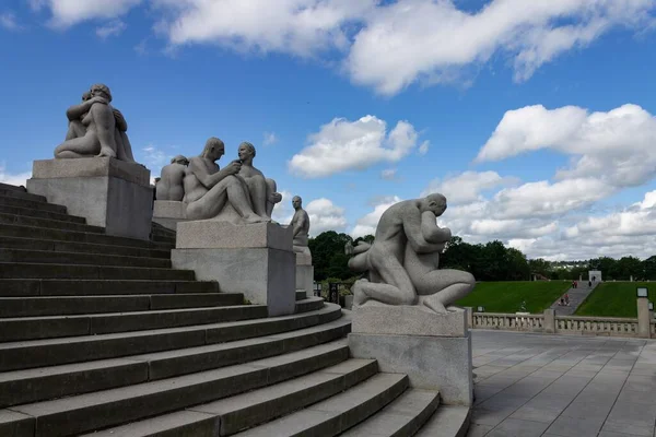 挪威奥斯陆著名的维格兰公园的现代雕塑 — 图库照片