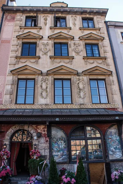 Vertikální Snímek Historické Budovy Dekertově Straně Staroměstském Náměstí Varšavě Polsko — Stock fotografie