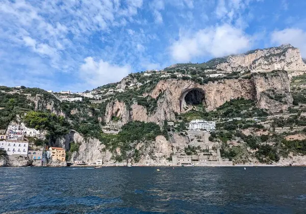 Una Splendida Vista Soleggiata Sulla Costiera Amalfitana Sorrento Napoli — Foto Stock