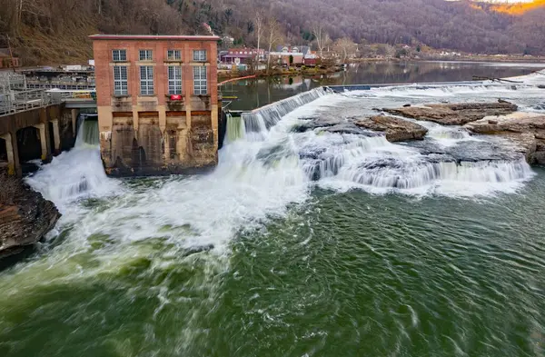 西弗吉尼亚卡纳瓦瀑布发电厂和瀑布的航拍照片 — 图库照片