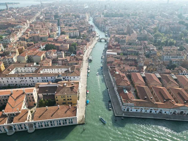 Μια Πανοραμική Θέα Των Κτιρίων Στην Ιταλία Βενετία Μια Ηλιόλουστη — Φωτογραφία Αρχείου