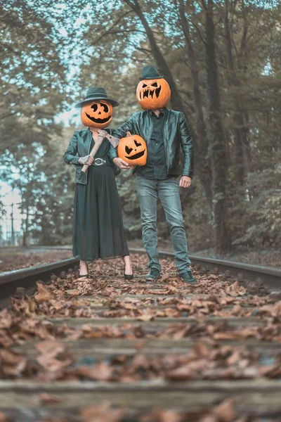 Vertical Shot Couple Wearing Pumpkins Heads Forest — Stock Photo, Image