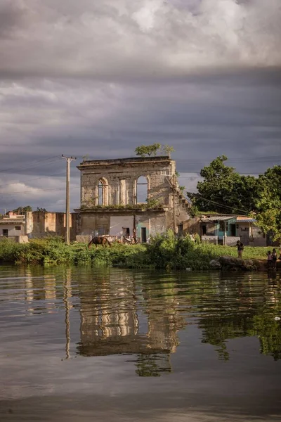 Das Äußere Eines Alten Gebäudes Den Matanzas Kuba Vertikal — Stockfoto