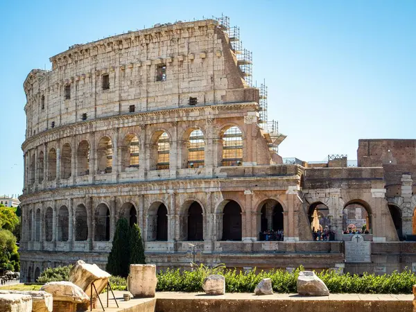 Buitenkant Van Het Colosseum Rome Italië Met Blauwe Lucht — Stockfoto