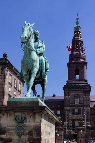 Jezdecká Památka Frederik Vii Věž Dánského Parlamentu Kodani Dánsko — Stock fotografie